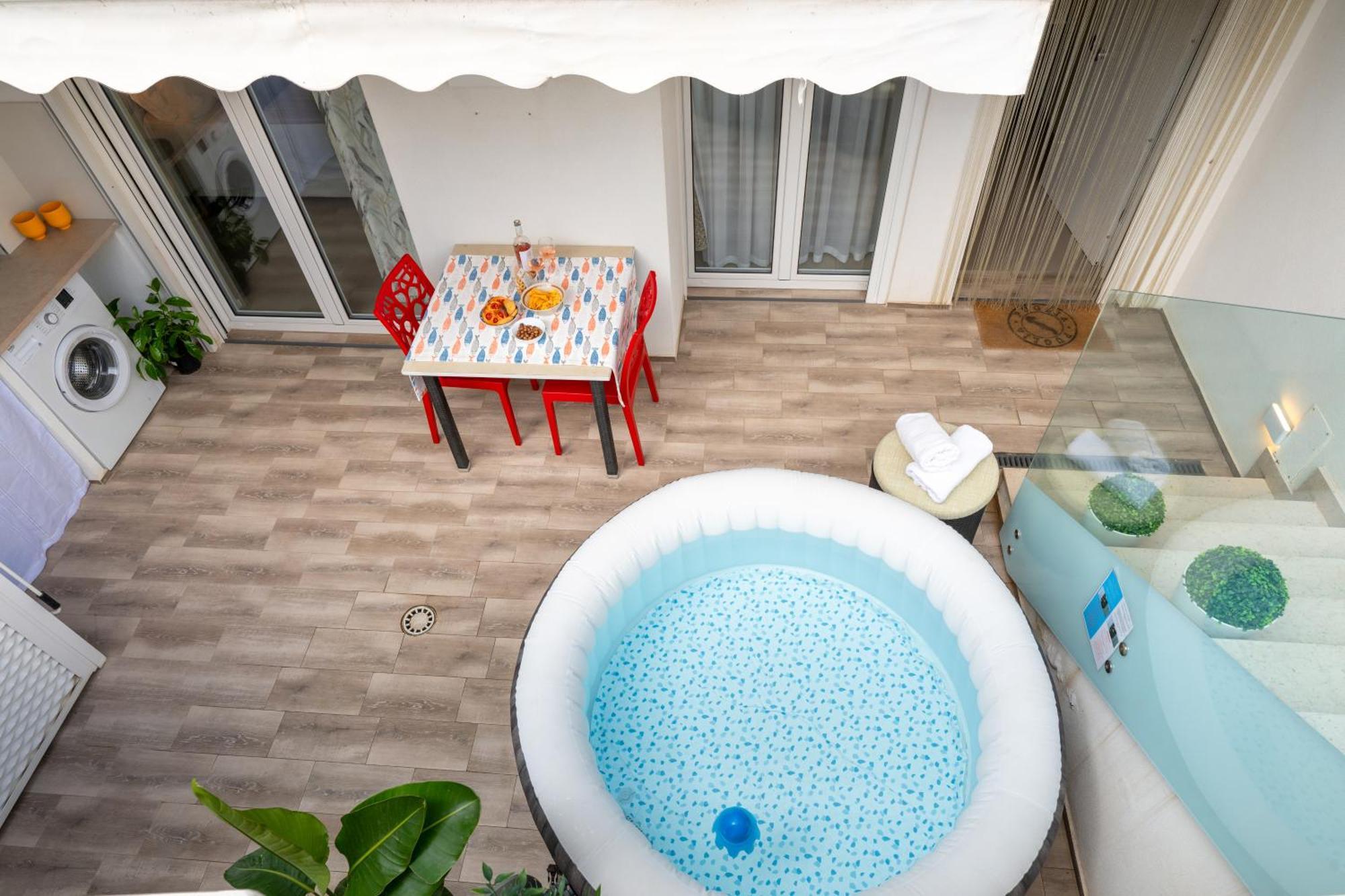 Cozy Marine Apt With Jacuzzi - 250Mt From Sea بولينيانو آ ماري المظهر الخارجي الصورة